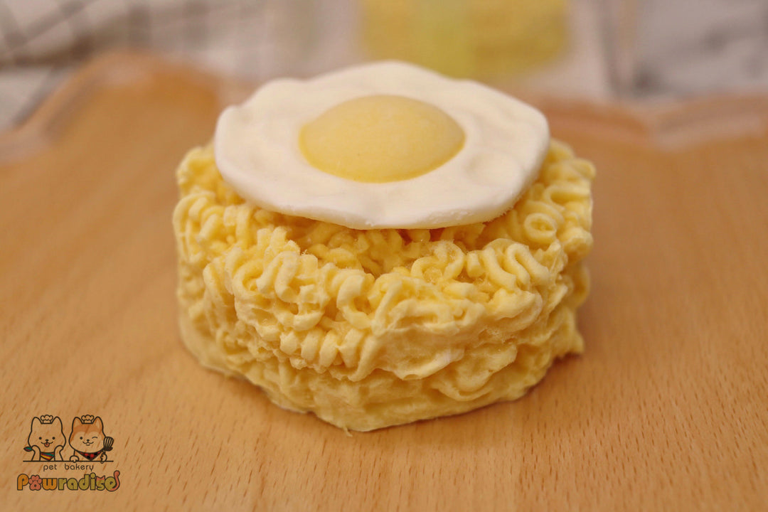 Instant-noodle omelette stuffed mousse cake