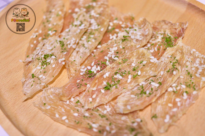 Dried parsley, sesame and chicken strips